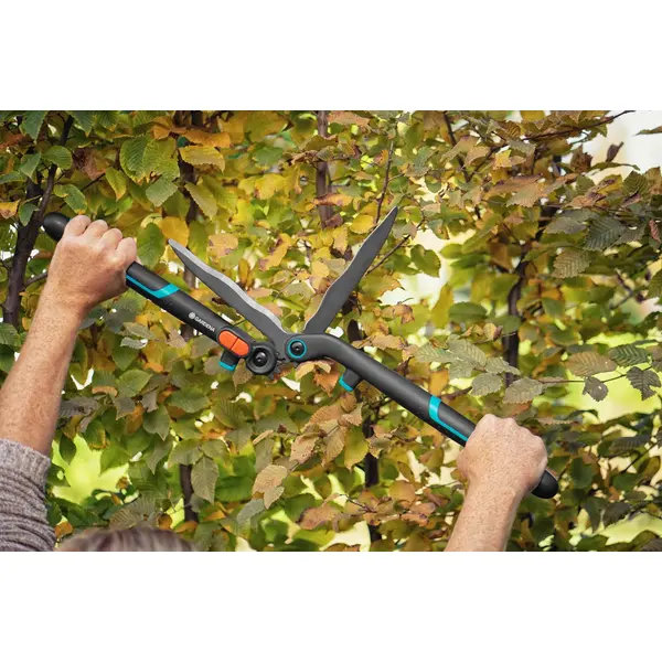 Cisaille à Haies 2en1 EnergyCut - crémaillère double - lames ondulées anti-adhérentes - coupe: 23 cm - GARDENA