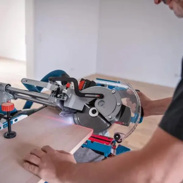 BOSCH Scie radiale et onglets 18VØ216mm GCM18V-216D solo - 0601B51000
