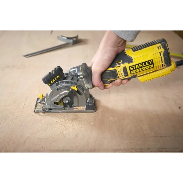 Scie multi-matériaux électrique FME380K-QS 650 W STANLEY FATMAX