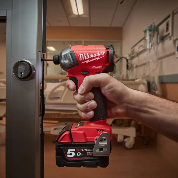 MILWAUKEE Visseuse à chocs 1/4" 18V Solo - M18 FQID-0X - 4933459187