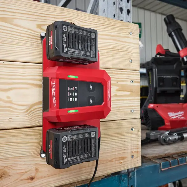 Super Chargeur Mobile Double Baie M18 MDBSC Milwaukee