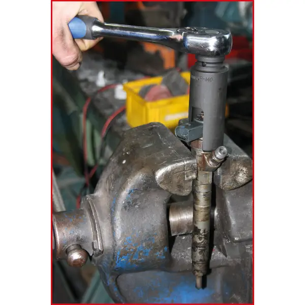 Douille 6 pans pour injecteur 1/2'', 27 mm