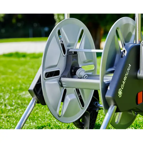 Dévidoir sur roues AquaRoll M Metal équipé - GARDENA
