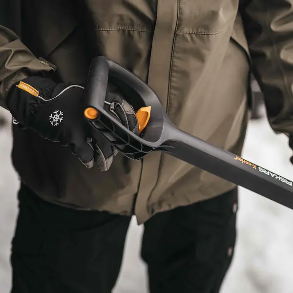 Pelle poussoir à neige télescopique X-series - poignée coudée en forme de D - FISKARS