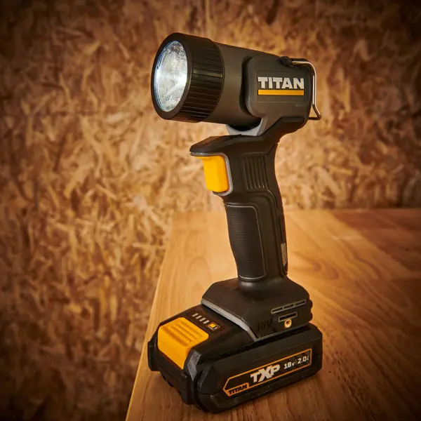 Lampe torche LED sans fil 18 V 280 lm tête pivotante 2 intensités