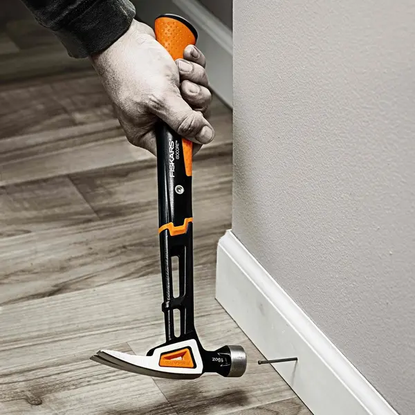 Marteau de coffreur M - 820g - FISKARS