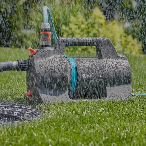 Pompe d’arrosage de surface 5000 Silent avec kit d’aspiration - 5000 l/h - 3,7 bar - GARDENA