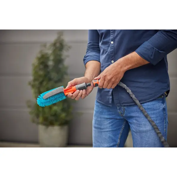 Kit brosse de lavage pour vélo avec tuyau Liano - GARDENA
