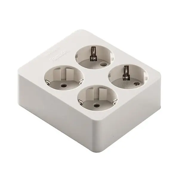 Base enchufe múltiple FAMATEL. Base Multiple 4 Tomas Tt Cuadrada