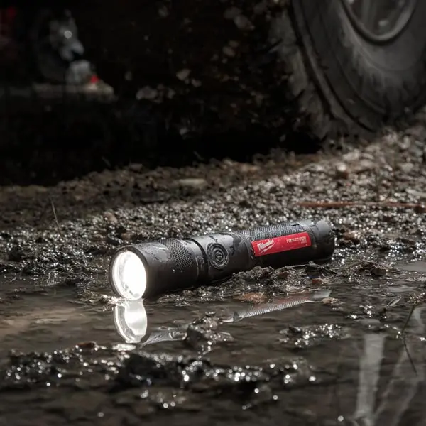 Lampe de poche TWIST 4V 3ah 1100 Lumens L4 TMLED-301 Milwaukee