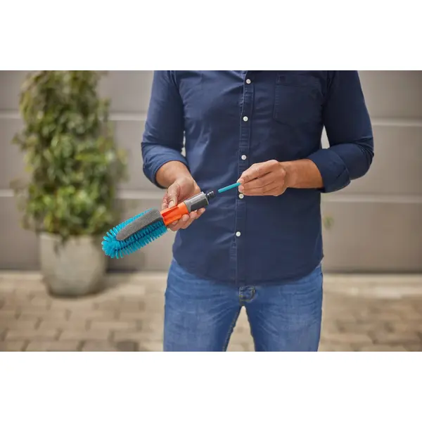Kit brosse de lavage pour vélo avec tuyau Liano - GARDENA