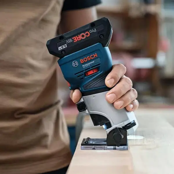 Affleureuse défonceuse sans fil GKF 18V8 Solo en L-Boxx Bosch