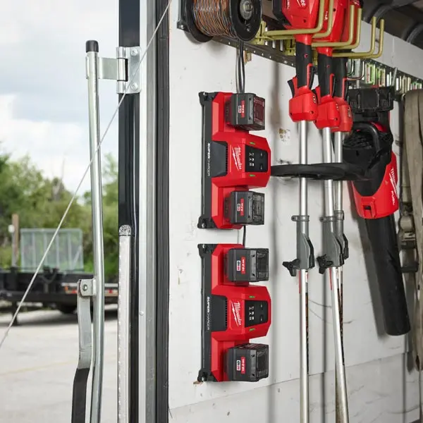 Super Chargeur Mobile Double Baie M18 MDBSC Milwaukee