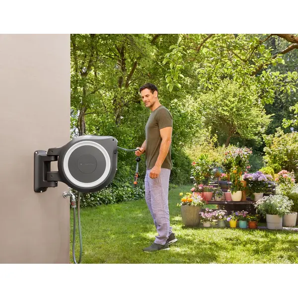 Dévidoir automatique mural RollUp M/L 25 m - GARDENA