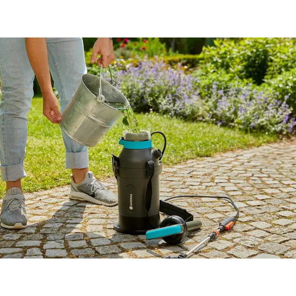 Pulvérisateur à pression sur batterie EasyPump 5L - GARDENA