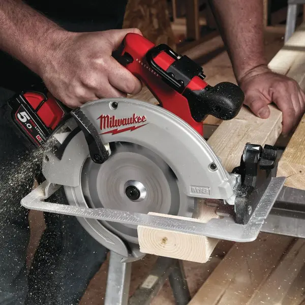 MILWAUKEE Scie circulaire 18V 5Ah M18 BLCS66-502X - 4933464590
