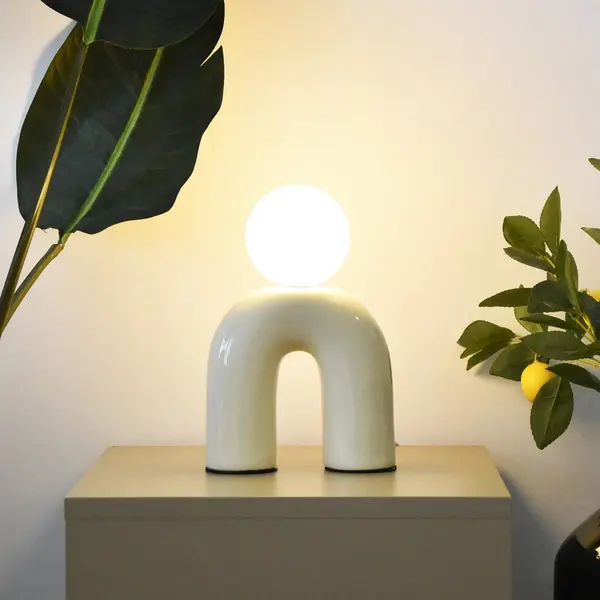 Lampe Pop u, vanille, céramique, H.31 cm, G9 - LX FRANCE