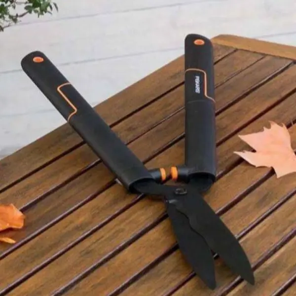 Cisaille à haies à lames ondulées Singlestep HS22 - FISKARS