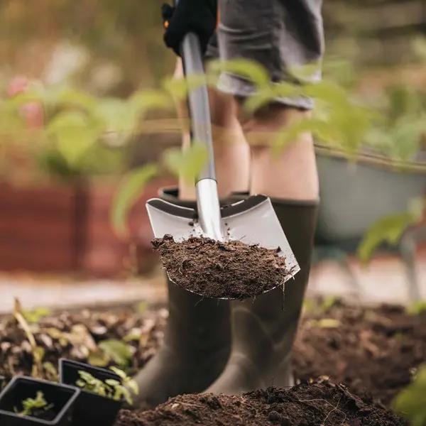 Bêche ronde Ergonomic (grise) - FISKARS