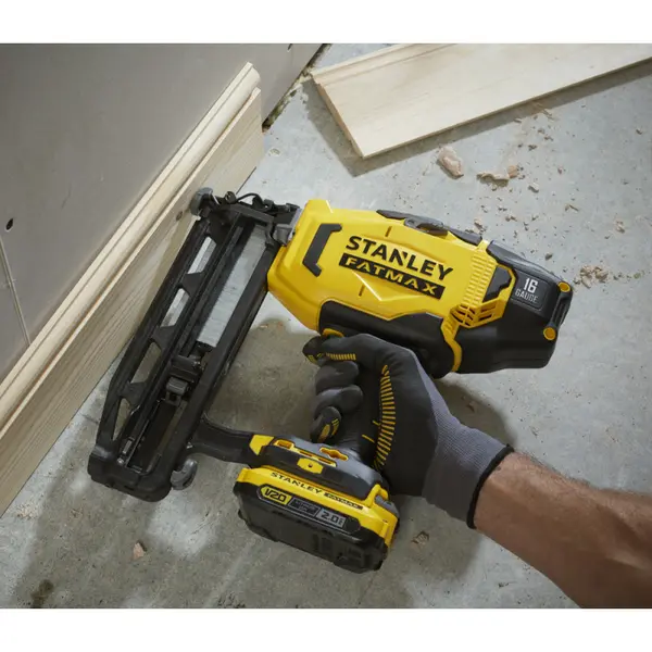 Cloueuse de finition sur batterie SFMCN616D2K-QW 18 V 2 Ah STANLEY FATMAX