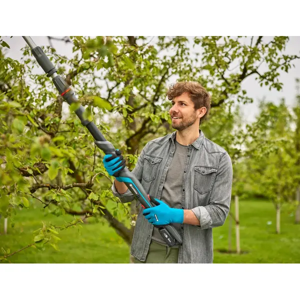 Coupe-branches HighCut 250/18V P4A sur batterie - Coupe Ø 28 mm - L. 2557 mm - GARDENA