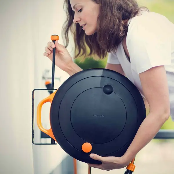 Fixation murale pour dévidoirs S - FISKARS