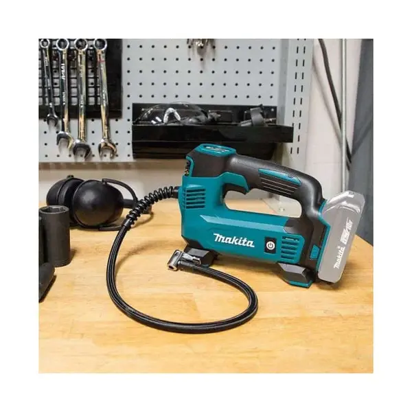 MAKITA Gonfleur portatif 18V LXT Solo - DMP181Z