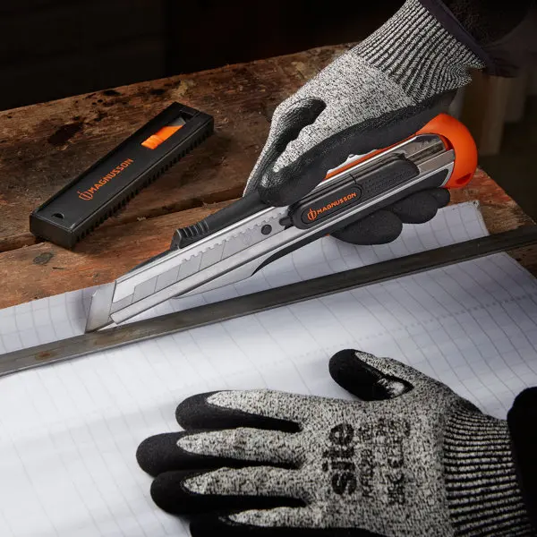 Cutter à blocage automatique 25 mm (KN16)