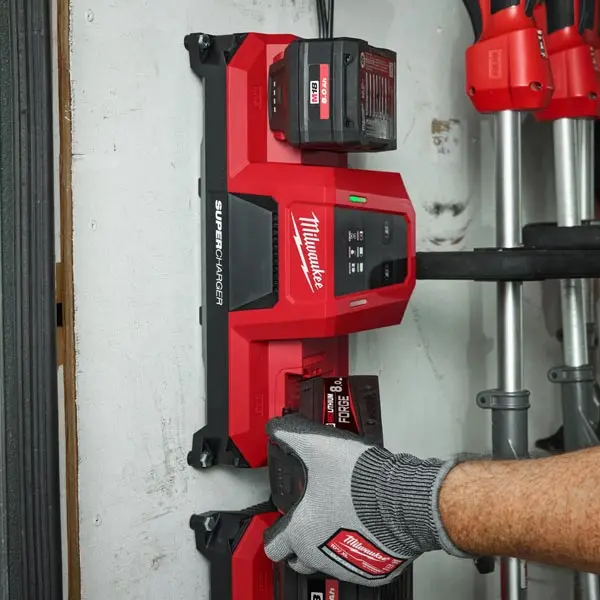 Super Chargeur Mobile Double Baie M18 MDBSC Milwaukee