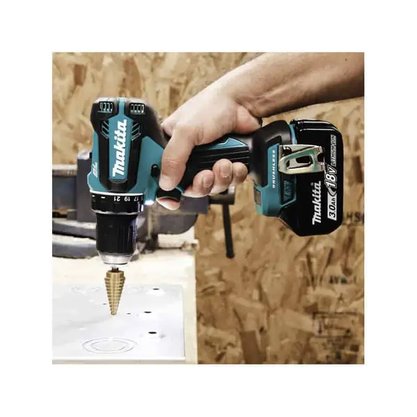 MAKITA Perceuse visseuse 18V LXT 2x5 Ah en MAKPAC - DDF485RTJ