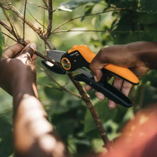 Sécateur Plus P741 à enclume - Ø 24 mm - Power Lever - FISKARS