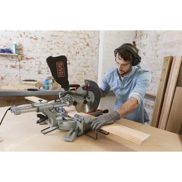 Scie à onglet radiale BES710-QS 2100 W BLACK+DECKER
