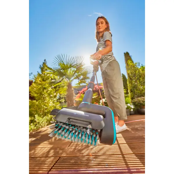 Nettoyeur de terrasse AquaBrush 18V / P4A - Patio - Kit prêt-à-l'usage - GARDENA
